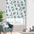 Roleta rzymska niebiesko zielona z tkaniny o naturalnym splocie z nadrukowanym kwiatowym wzorem