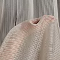 Firana szyta na taśmie 5 cm beżowa z drobnej siatki w pionowe prążki, wykończona obciążnikiem