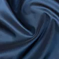 Poszewka szyta granatowa z gładkiej tkaniny z delikatnym połyskiem