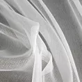 Roleta rzymska biała z półmatowej tkaniny z efektem deszczyku, wykończonej obciążnikiem