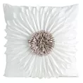 Poszewka na poduszkę 45 x 45 cm z welwetu kolor kremowo, beżowy zdobiona dużym kwiatem 3D FLORES 3