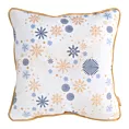 Poszewka na poduszkę 45x45 cm welwetowa kolor biały zdobiona nadrukiem ze śnieżynkami i wypustką na brzegach CAROL