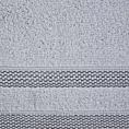 Ręcznik kąpielowy 50x90 cm bawełniany kolor srebrny zero twist z bordiurą w paski 400 g/m2 RIKI