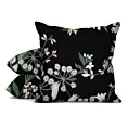 Poszewka szyta czarna miękka, welwetowa tkanina z kwiatowym nadrukiem