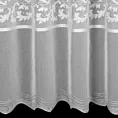 Firana szyta na taśmie 5 cm biało srebrna z cienkiej matowej etaminy z szenilowym haftem i błyszczącą nicią