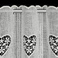 Tkanina firanowa zazdrostka z etaminy zdobiona haftowanymi ażurowymi sercami