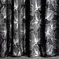 Zasłona szyta na taśmie 5 cm czarno srebrna z tkaniny welwetowej zdobionej delikatnie połyskującym drukiem