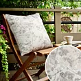 Poszewka na poduszkę 45x45 cm z tkaniny wodoodpornej kremowo, beżowa idealna na taras oraz balkon zdobiona nadrukiem roślinnym GARDEN