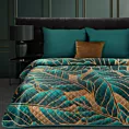 LIMITED COLLECTION Narzuta LILI z welwetu z dużym nadrukiem liści pikowana metodą hot press GŁĘBIA ZIELENI