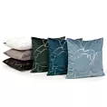 Poszewka na poduszkę 45x45 cm welwetowa niebieska z błyszczącym nadrukiem liści miłorzębu BLINK 35