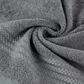 Ręcznik kąpielowy 70x140 cm bawełniany kolor stalowy zdobiony błyszczącą bordiurą 550 g/m2 LARIS
