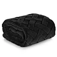 Koc flano 200x220 cm czarny zdobiony wytłaczanym wzorem CARO Design 91