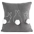 Poszewka na poduszkę 45x45 cm z tkaniny typu bukla stalowo, biała z uroczym haftem z pomponami WIOSNA 36