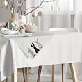 Bieżnik na stół biało, czarny 85x85 cm welwetowy WIOSNA zdobiony nadrukiem siedzących zajączków