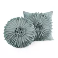 Poszewka na poduszkę 45 x 45 cm z welwetu kolor miętowy zdobiona dużym kwiatem 3D FLORES 3