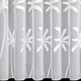 Firana szyta na flexach biała z matowej, cienkiej etaminy ozdobionej roślinnym haftem, wykończona obciążnikiem