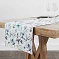 Obrus szyty NICOLA biało jasnoturkusowy z miękkiej tkaniny o naturalnym splocie w malarski kwiatowy wzór