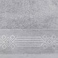 Ręcznik kąpielowy 50x90 cm bawełniany kolor srebrny z geometrycznym ornamentem 520 g/m2 KAMELA