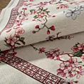 Obrus naturalno, różowy 140x180 cm THAI gobelinowy zdobiony motywem inspirowanym japońskim kwiatem wiśni