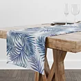 Obrus szyty JAZIR naturalno ciemnoniebieski z miękkiej tkaniny typu blackout drukowanej w egzotyczne liście