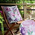 Poszewka na poduszkę 45x45 cm z tkaniny wodoodpornej różowo, fioletowa idealna na taras oraz balkon zdobiona wzorem kwiatowym GARDEN