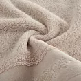 Ręcznik kąpielowy 50x90 cm bawełniany kolor beżowy z koronką oraz subtelnym haftem 500 g/m2 SISI