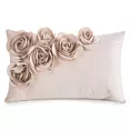 Poszewka na poduszkę 30 x 50 cm z welwetu kolor pudrowy zdobiona w róże 3D