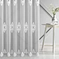 Firana szyta na taśmie 5 cm biała z miękkiej tkaniny typu ADEN z efektem deszczyku, zdobiona haftem łańcuszkowym