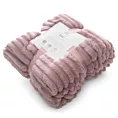 Koc flano 170x210 cm pudrowo różowy zdobiony wytłaczanym wzorem z efektem 3D SOFT Design 91