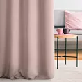 Zasłona szyta na taśmie 5 cm pudrowo różowo różowa z gładkiej tkaniny zaciemniającej typu dimout
