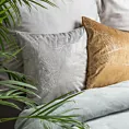 Poszewka na poduszkę 45x45 cm welwetowa ciemnozielona ze srebrnym motywem liści bananowca BLINK