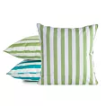 Poszewka na poduszkę 45x45 cm z tkaniny wodoodpornej niebiesko, biała idealna do ogrodu i na taras zdobiona pasami GARDEN 6