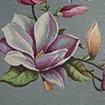 Obrus popielato, różowy 140x180 cm gobelinowy zdobiony motywem kwiatów magnolii