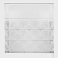 Roleta rzymska biało srebrna z tkaniny typu BATYST z delikatnie połyskującym, geometrycznym nadrukiem na dole tkaniny, wykończona obciążnikiem
