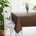 Obrus szyty brązowy z miękkiej tkaniny o welurowej strukturze