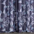 Zasłona szyta na taśmie 5 cm MARLENE granatowo niebieska z miękkiej tkaniny typu blackout drukowanej w duży kwiatowy wzór