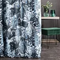 Zasłona szyta na taśmie 5 cm MARINA biało granatowa z miękkiej tkaniny typu blackout drukowanej w egzotyczne liście