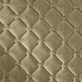 Narzuta welwetowa beżowa 220x240 cm pikowana w geometryczny wzór metodą hot press DIMON