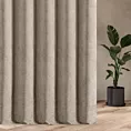 Zasłona szyta na tunelu beżowa z tkaniny o szenilowej strukturze