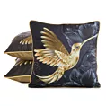 Poszewka na poduszkę 45x45 cm welwetowa, czarno złota, dwustronna z motywem złotego kolibra VELVET 135 Eurofirany Premium