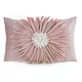 Poszewka na poduszkę 30 x 50 cm z welwetu kolor pudrowo, kremowy zdobiona dużym kwiatem 3D FLORES 3