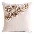 Poszewka na poduszkę 45 x 45 cm z welwetu kolor pudrowy zdobiona w róże 3D