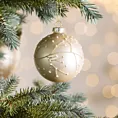 Szklana bombka choinkowa ręcznie zdobiona wzorem gałązek