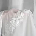 Firana szyta na flexach biała z szyfonowej tkaniny z pasem ozdobnych róż