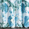 Zasłona szyta na taśmie 5 cm KATRINA biało niebieska z miękkiej tkaniny typu blackout drukowanej w kwiatowy wzór