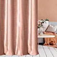 Zasłona szyta na taśmie 5 cm SAFARI 1 pudrowo różowa z miękkiej welwetowej tkaniny z połyskiem i poziomym prążkiem