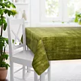 Obrus szyty SAFARI 1 oliwkowy z miękkiej welwetowej tkaniny z połyskiem i poziomym prążkiem