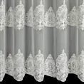 Firana szyta na taśmie 5 cm kremowa z tkaniny typu aden z efektem delikatnego deszczyku, zdobionej haftem łańcuszkowym we wzór ornamentowy