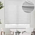 Roleta rzymska biała z miękkiej tkaniny o lekkim splocie i delikatnym połysku, wykończona obciążnikiem