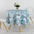 Obrus szyty NIKKI jasnoturkusowy z miękkiej tkaniny typu blackout drukowanej w malarski kwiatowy wzór